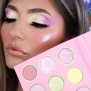 SHEGLAM | The BUBBLEGUM Eyeshadow Palette
Makeup